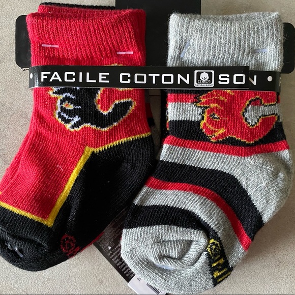 Calgary Flames 0-9 mths Cotton NWT (12 pair 3x4pairs) - Picture 2 of 4